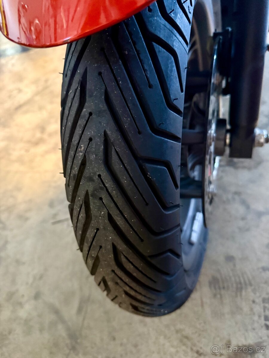 Piaggio 400 Beverly S - 11