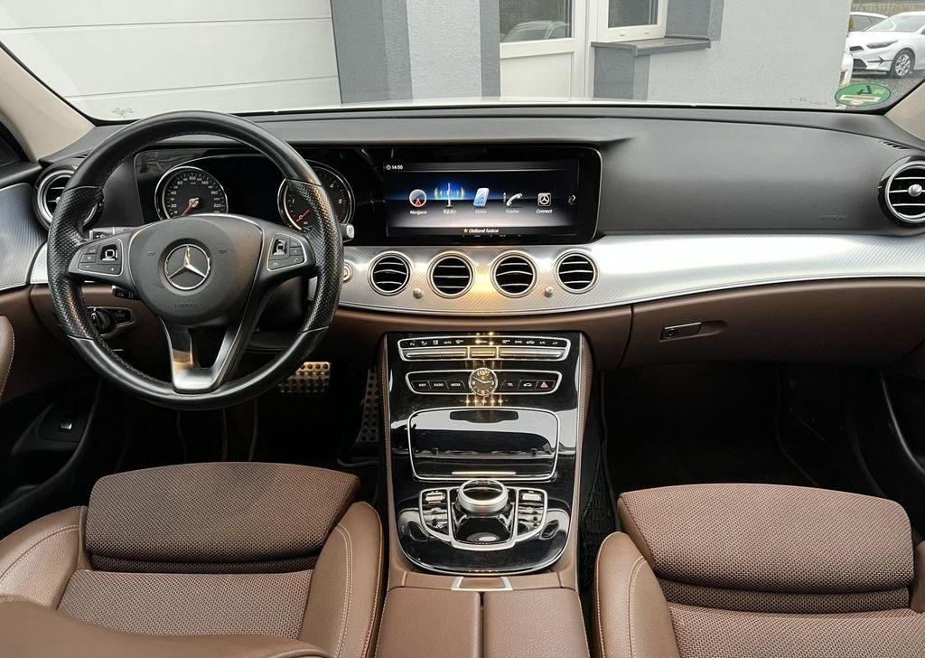 Mercedes-Benz Třídy E, E 220D 4MATIC ALL TERRAIN - 11
