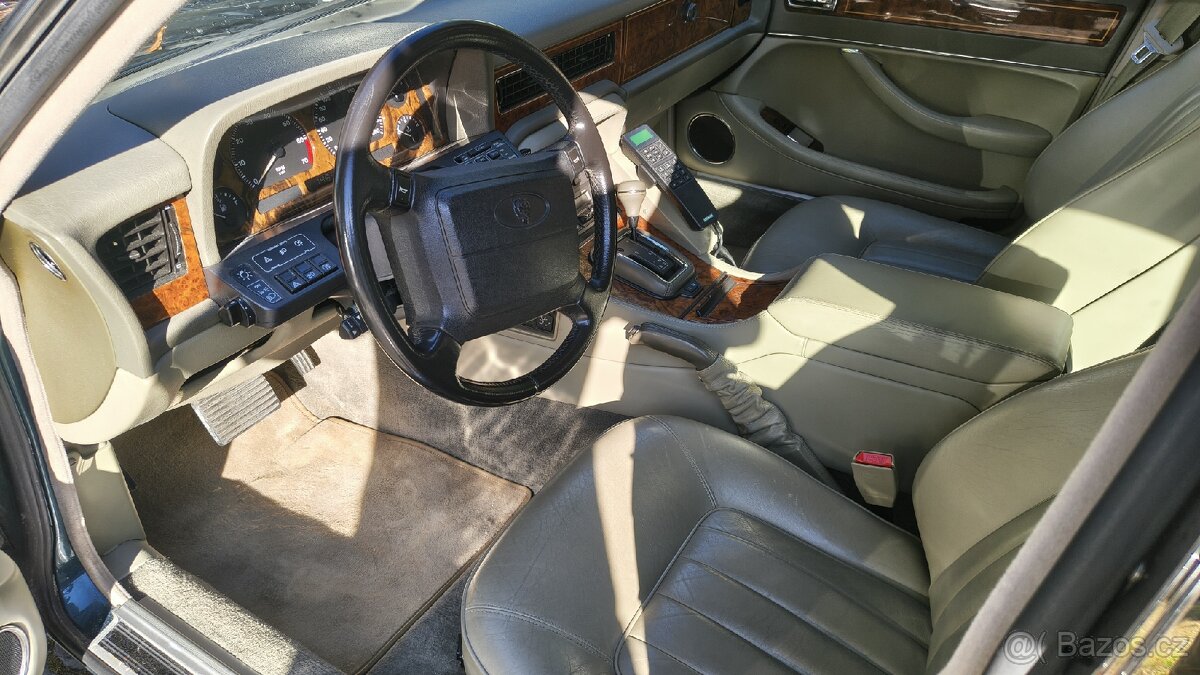 Jaguar Daimler DoubleSix V12 XJ81 - 11