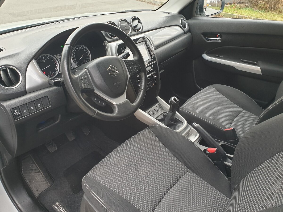 Suzuki Vitara 1.6i 88KW NAVI KAMERA Servis SUZUKI - 11