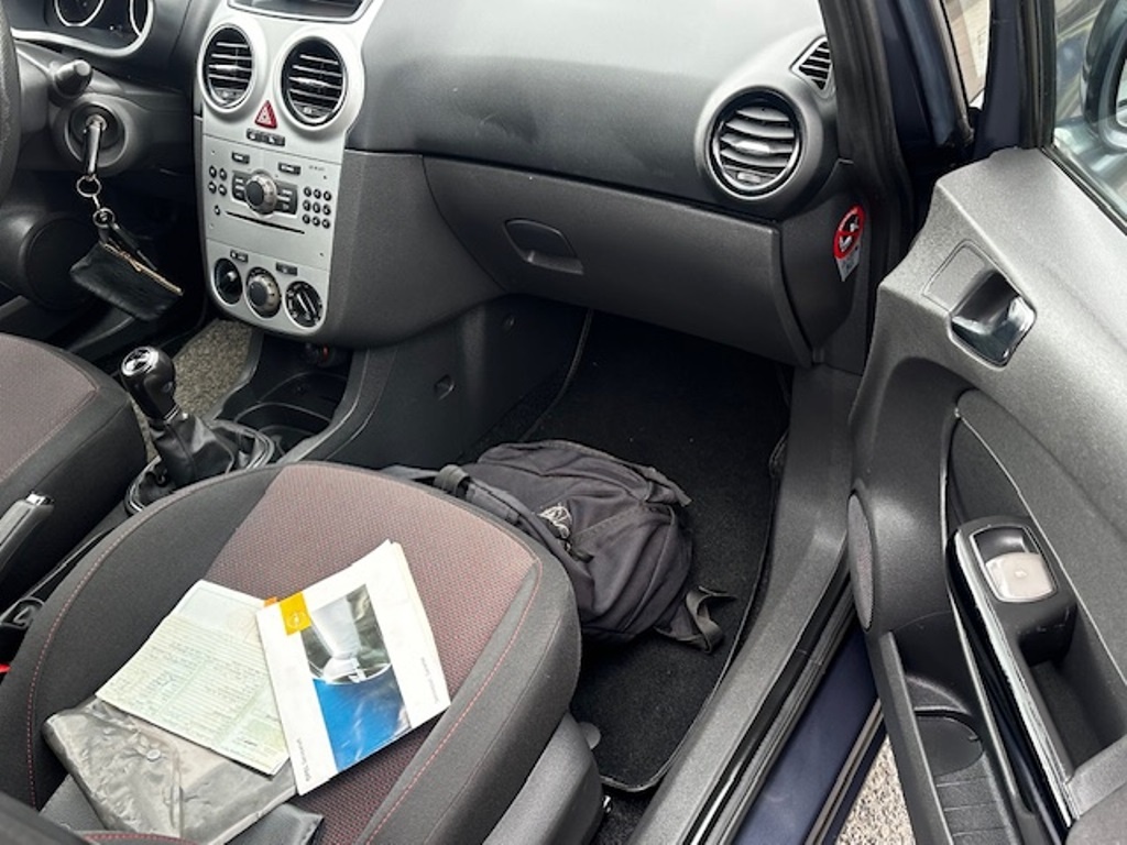 Opel Corsa 1.4i 66kw, r.2008, 1.majitel, klima, STK - 11