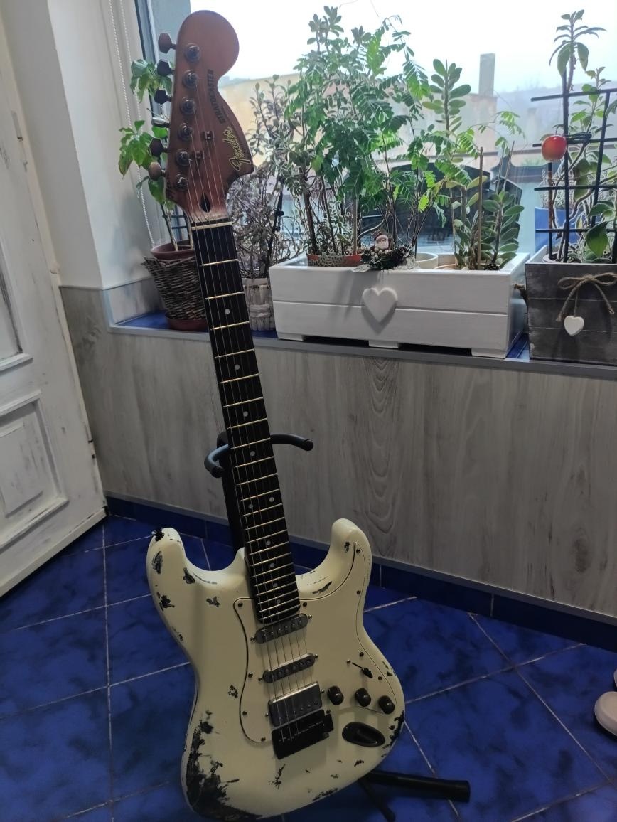 Elektrická kytara Stratocaster - 11