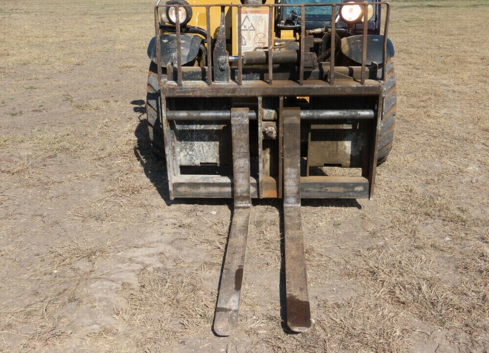 Teleskopický vysokozdvižný vozík Caterpillar TH255, rok výro - 11