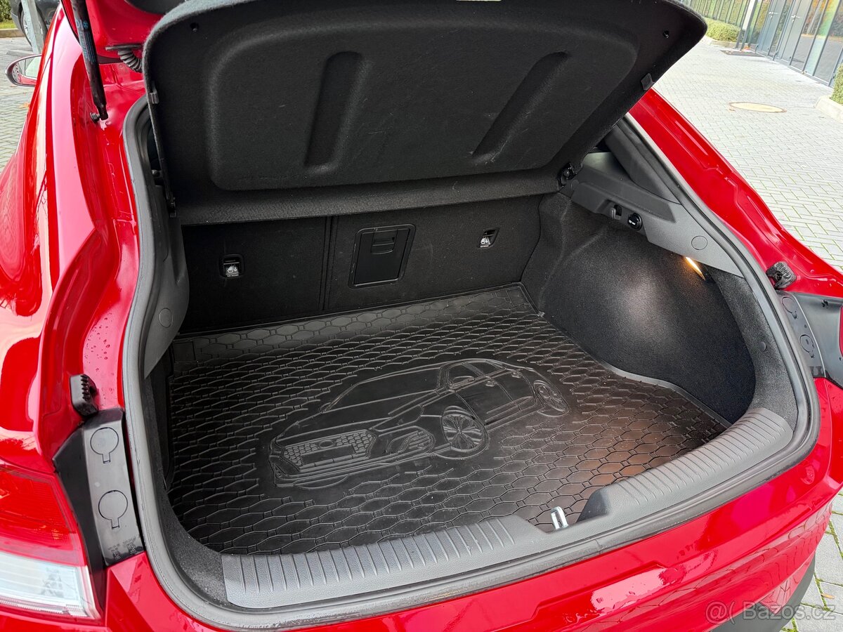 Hyundai i30 fastback 1.5 t-gdi 118 kw / 2022 - 11