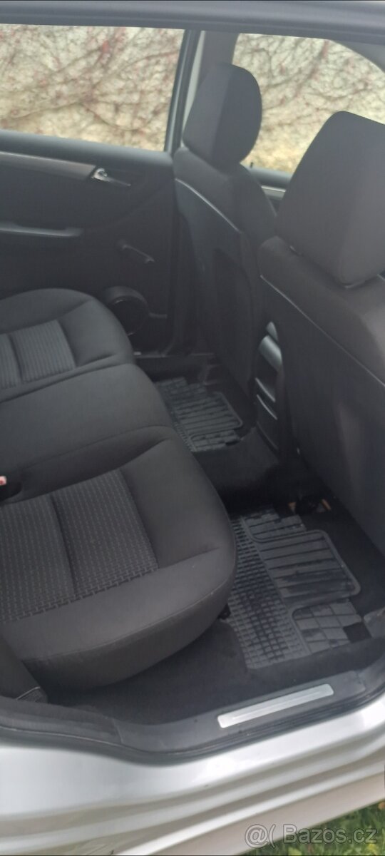 Mercedes-Benz B - 11