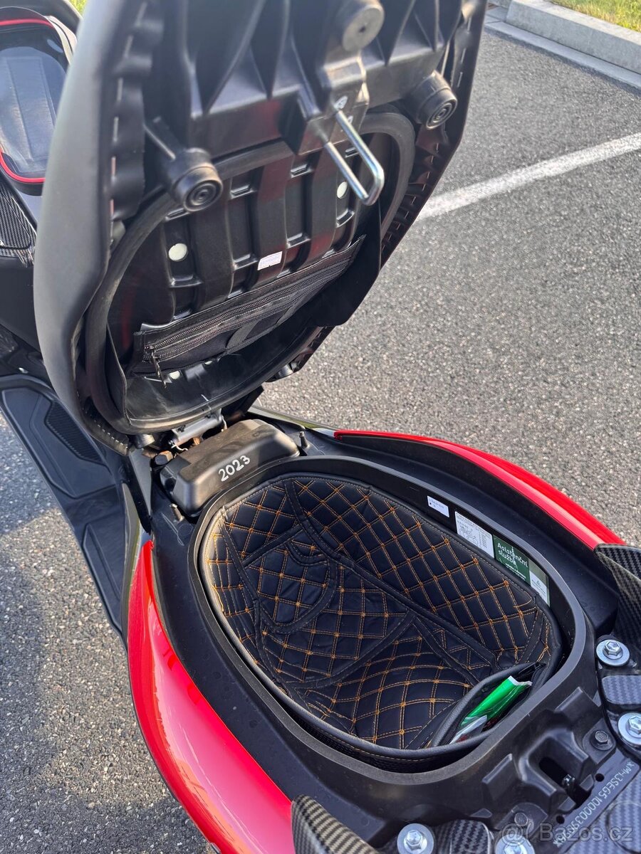 Yamaha Nmax 125 jako nový - 11