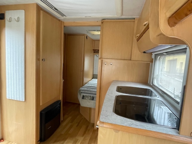 Prodám karavan Wilk 450 - 11