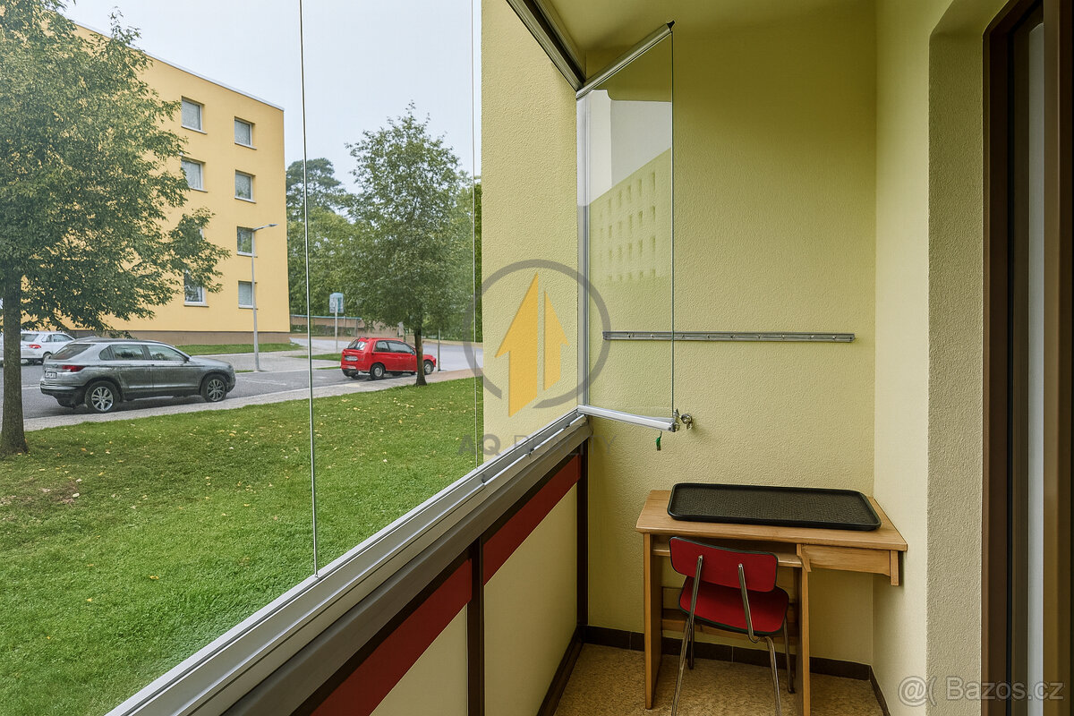 Prodej slunného bytu 3+1 o výměře 84 m² s prosklenou lodžií - 11