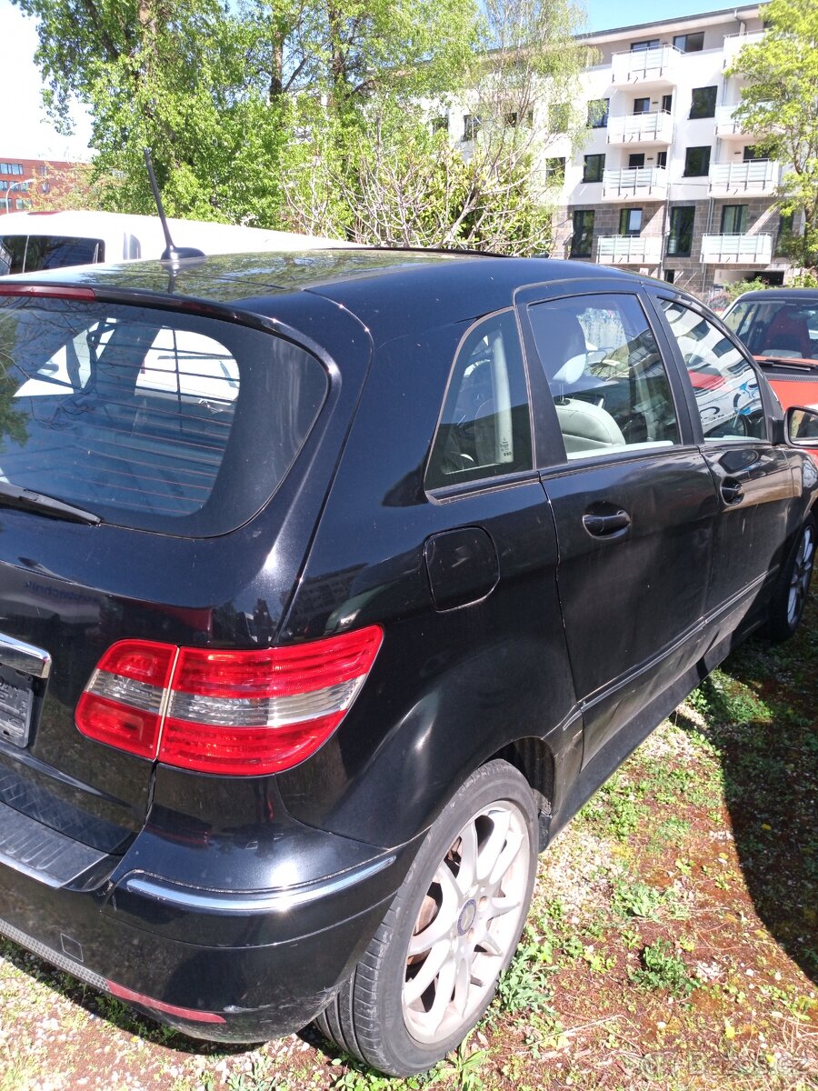 Mercedes Benz B - 11