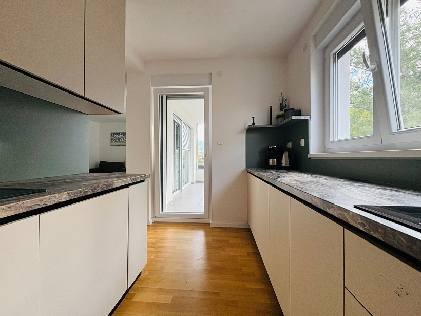 Chorvátsko-Trojizbový zariadený apartmán s bazénom - 11