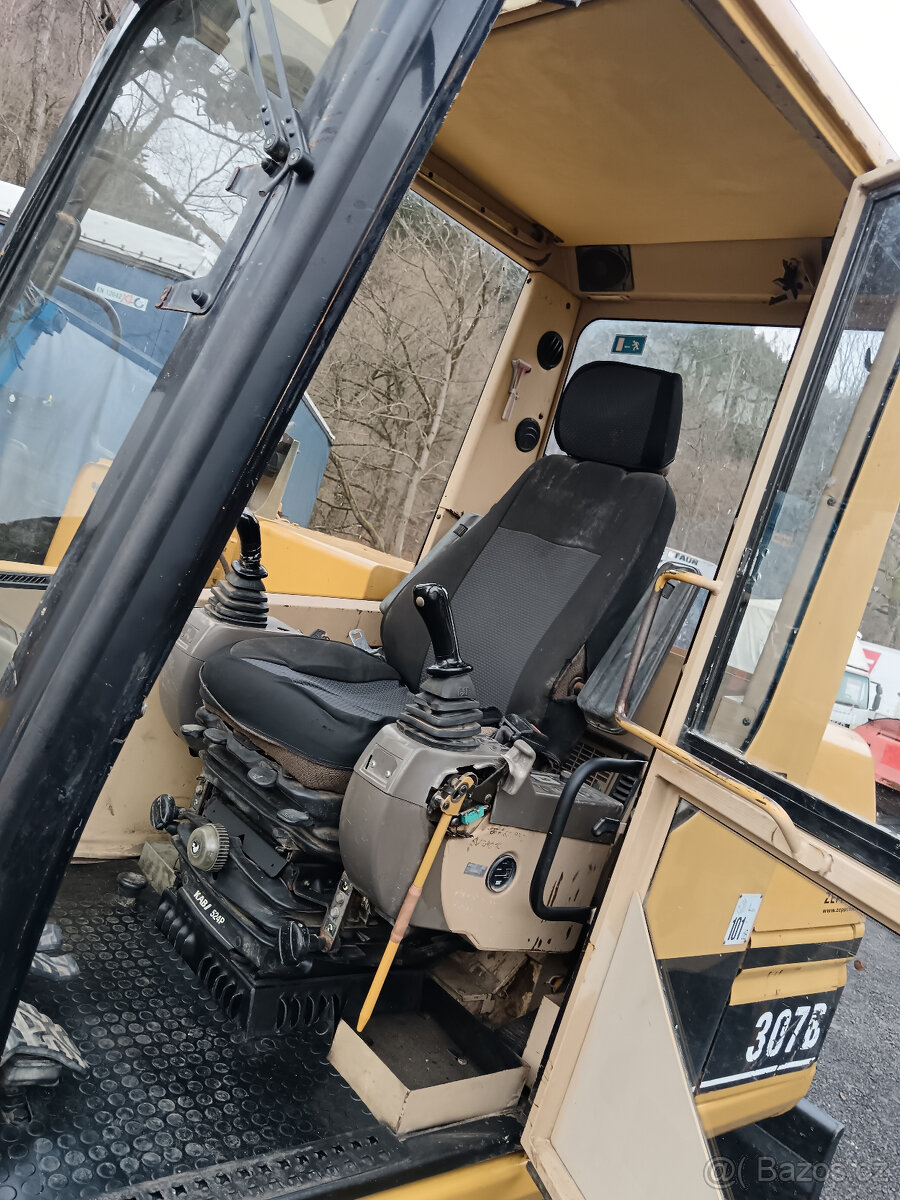 Pásový Bagr CAT 307 B - 11
