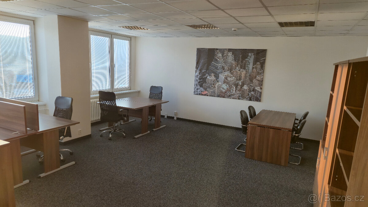 Kancelářský nábytek - stoly a skříně - 11