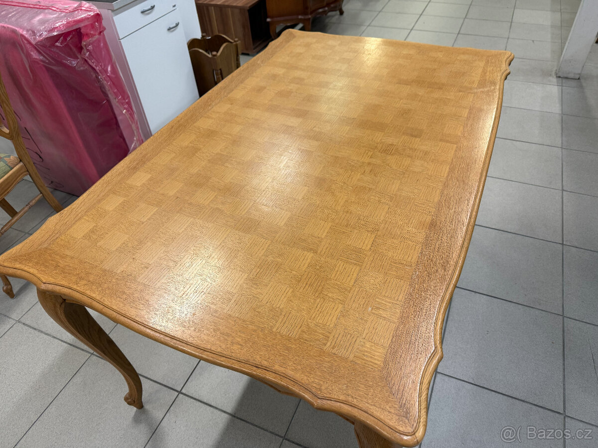 Intarzovaný dubový stůl a šest dubových židlí - 11