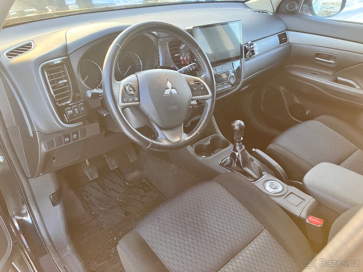 Mitsubishi Outlander 3 2.2 Di-D 4x4 tažné - 11