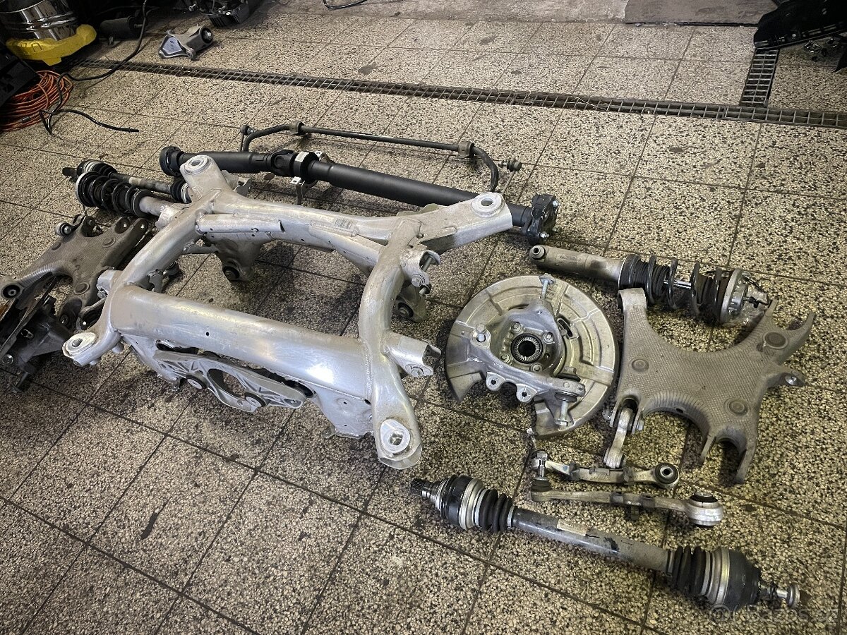 Bmw M6 f12 S63B44B 412kw náhradní díly najeto 17tis - 11