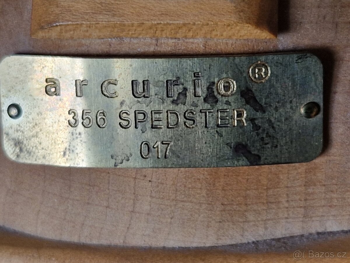 Dřevěný model auta - 11