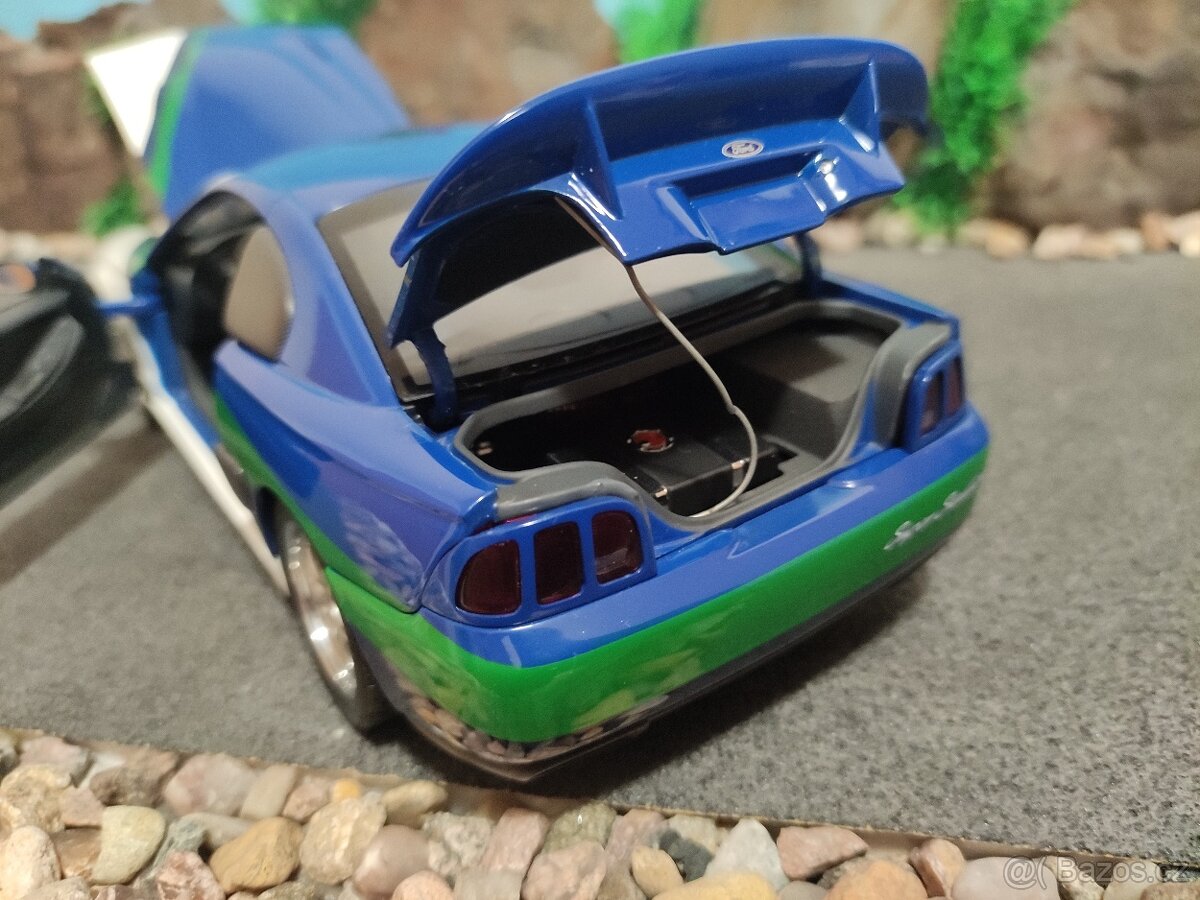 prodám model 1:18 ford mustang super stallion AUTOart - 11