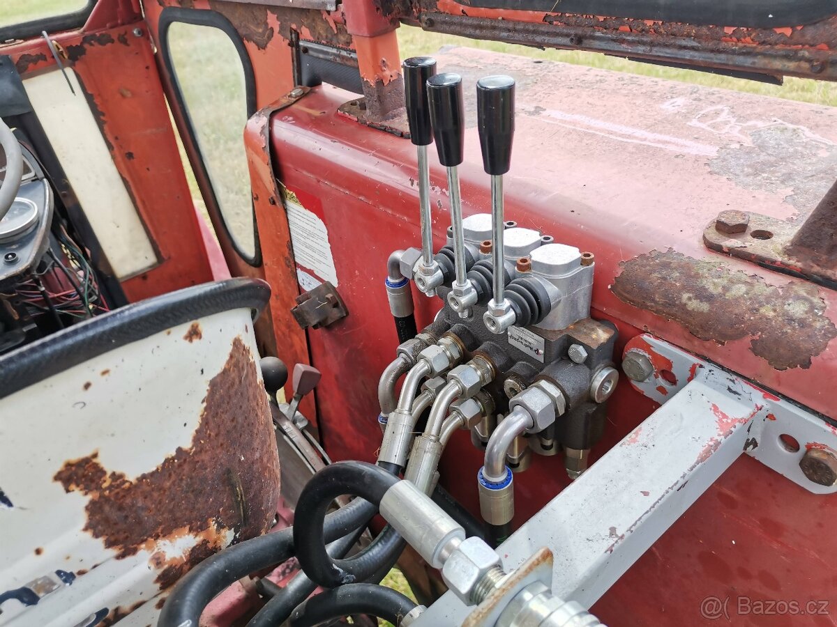 Traktor IHC 444 - 11