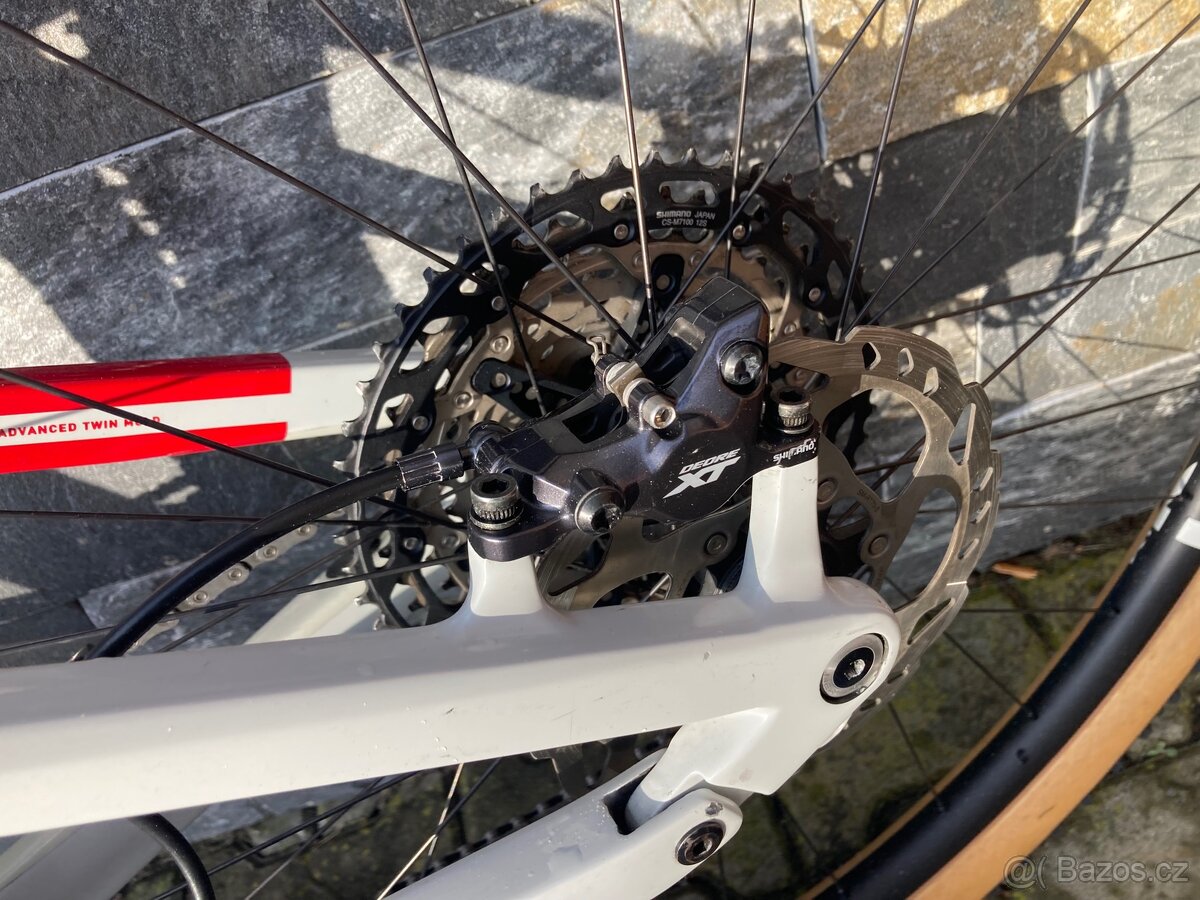 Celoopdpružené karbonové kolo - M rám - 11