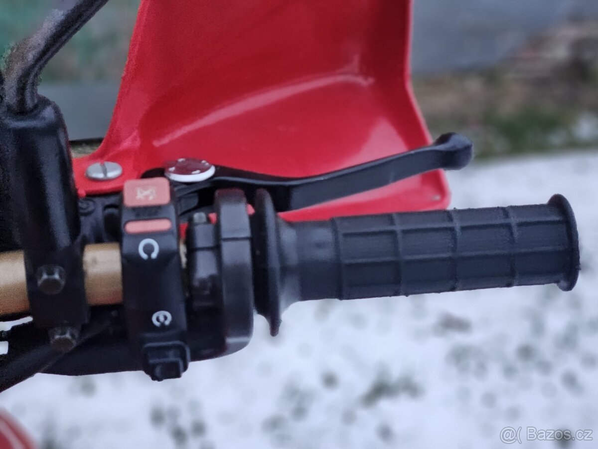 Honda NX 650 Dominator - 11