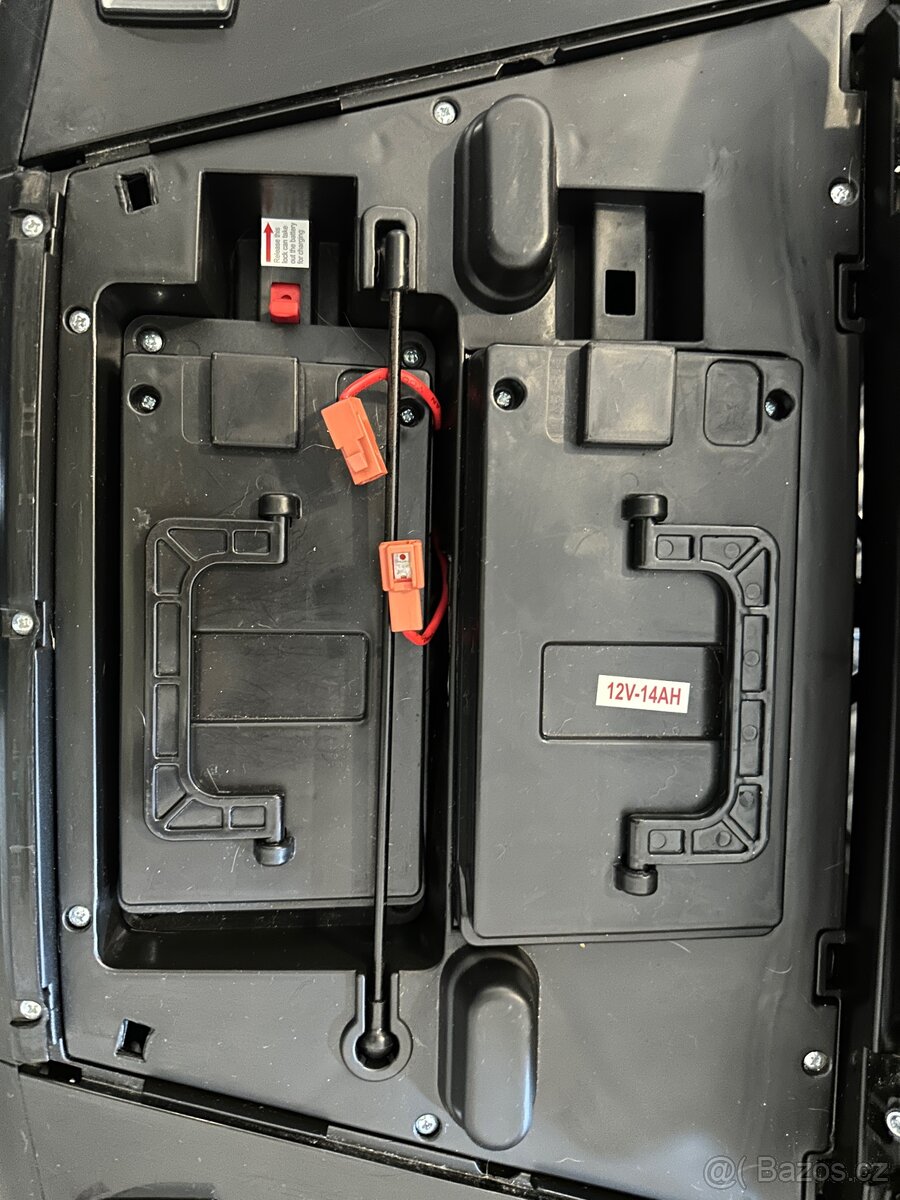 Elektrické auto mercedes 6x6 s dvěma baterii - 11