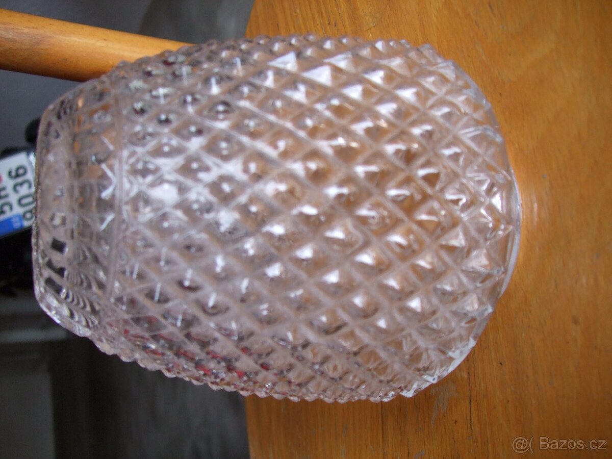 SKLENĚNÁ STÍNIDLA - 11