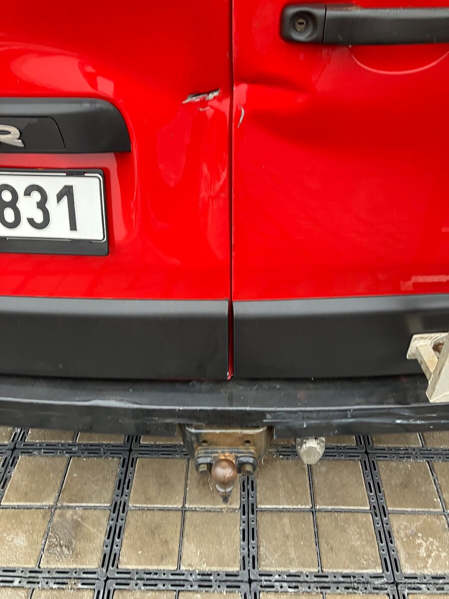 Prodám havarovaný Renault Master 2.3,r.v.2012,107 kw,9 míst - 11