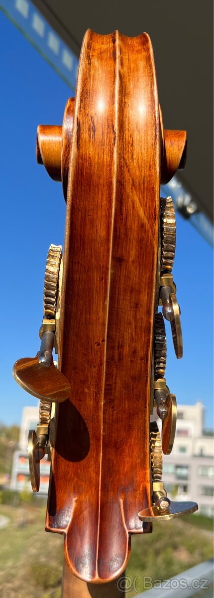 Celodřevěný kontrabas - 11