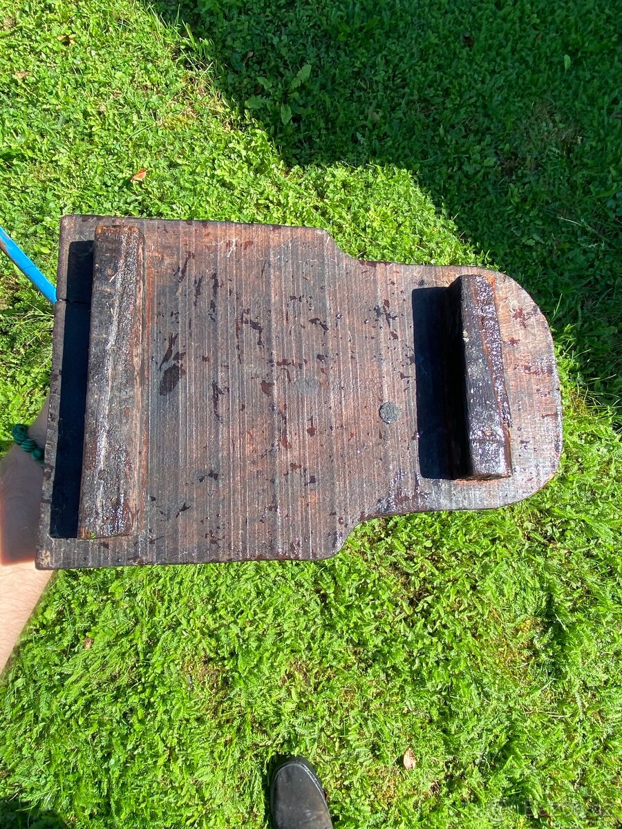 Dřevěný stojan na CD - 11