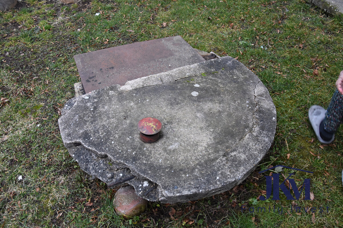 Prodej rodinného domu o velikosti 240 m2 na pozemku o veliko - 11