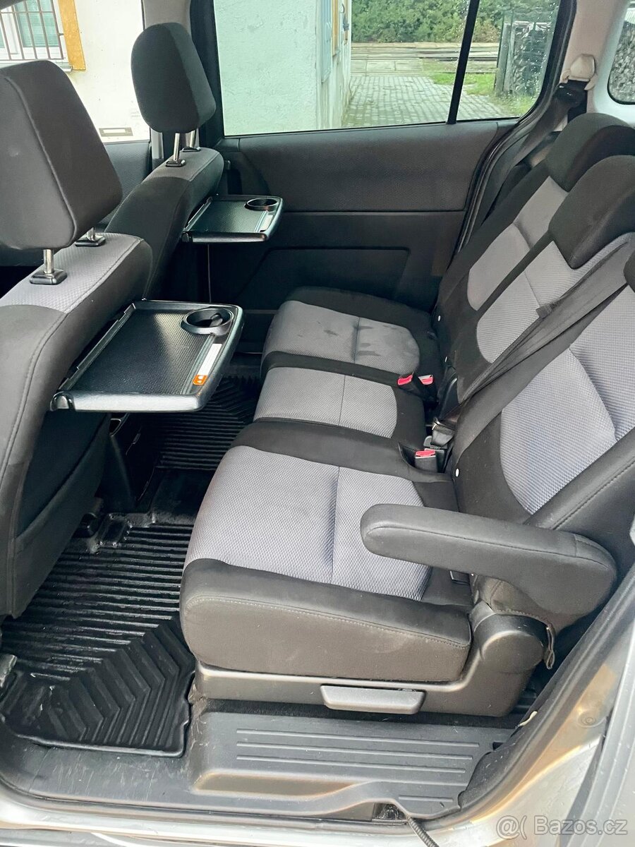 Mazda 5 - 2.0D 105kW, 7Míst - 11