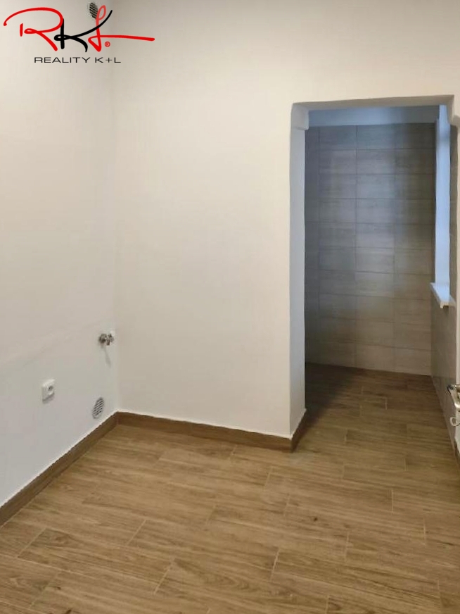 Pronájem komerčních prostor – Mladá Boleslav, Husova - 11