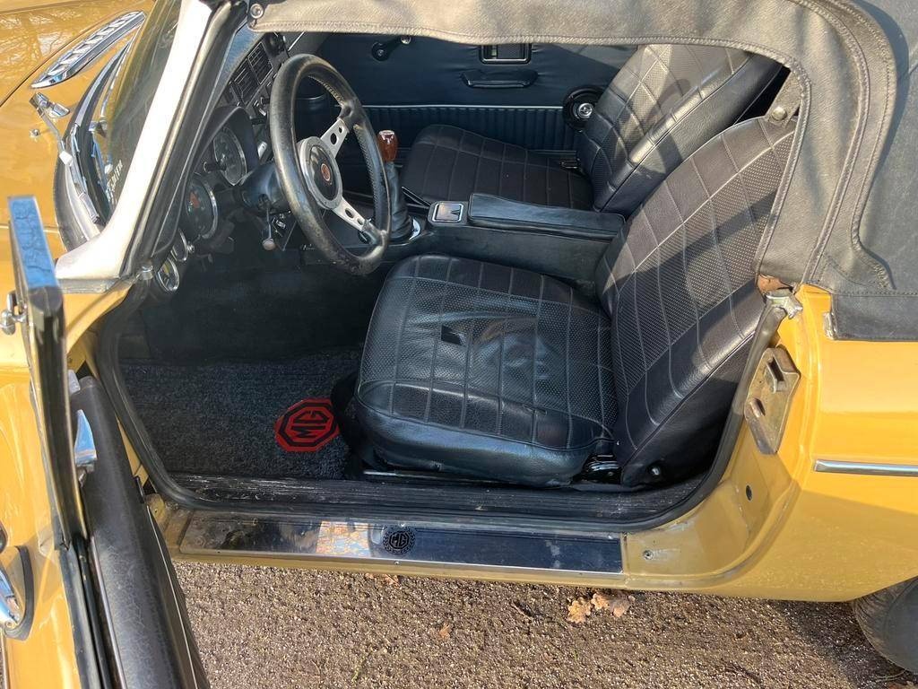 MG B Cabriolet z roku 1972 - 11