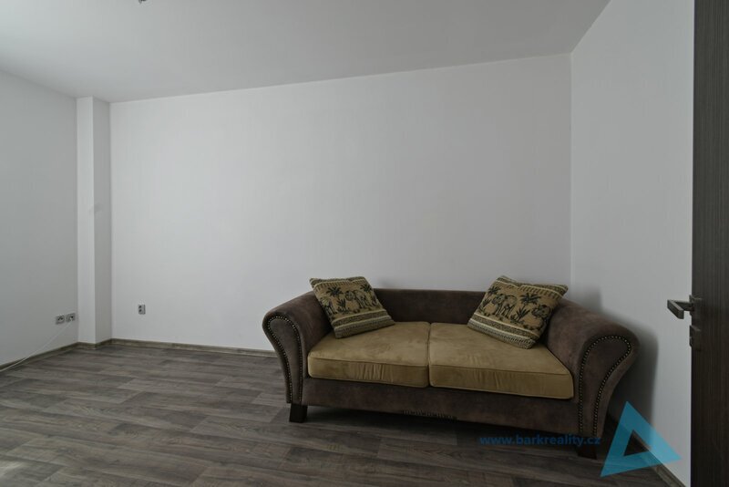 Prodej samostatného přízemního bytu 2kk se zahrádkou ve Vrch - 11