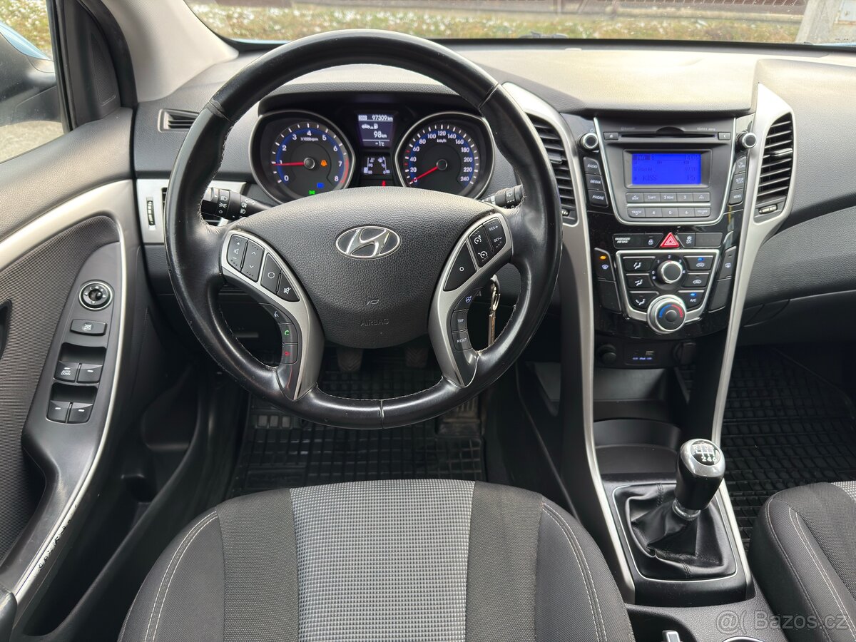 Hyundai i30 1,6i 88kW Trikolor - 11