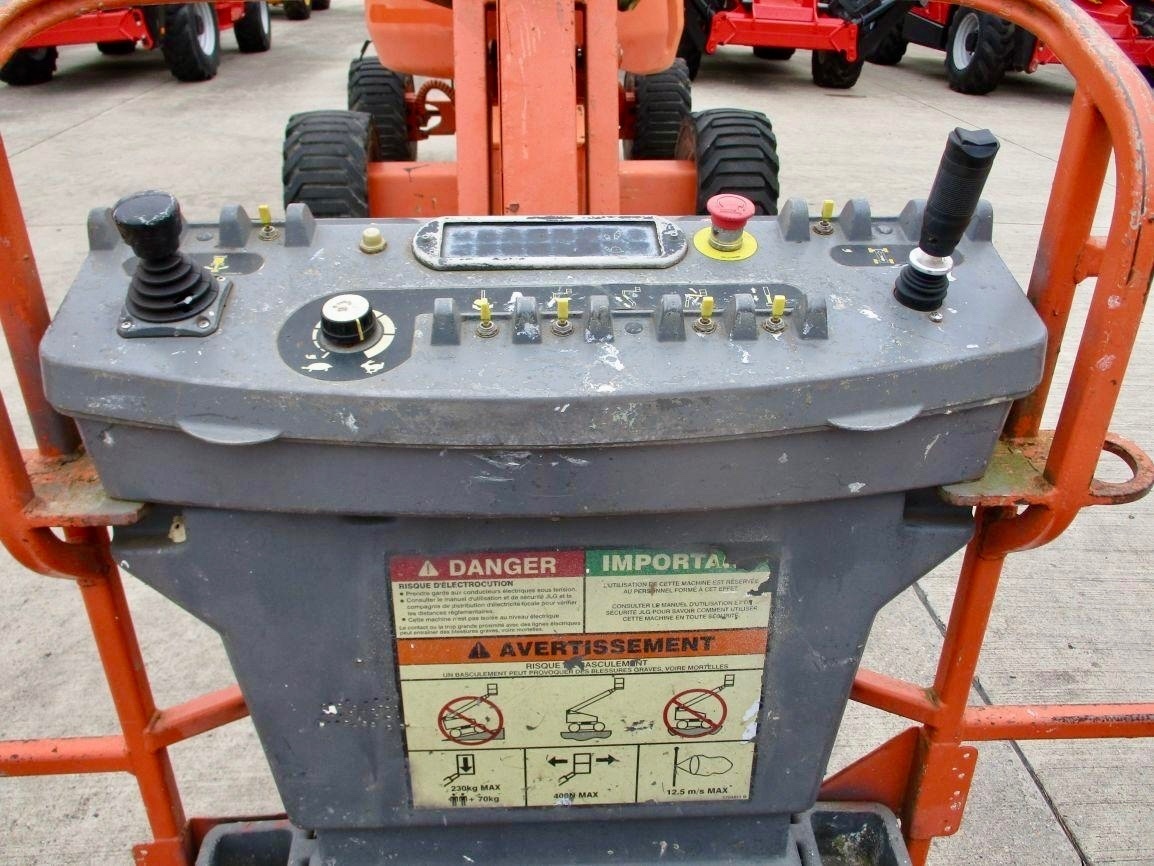 TERÉNNÍ KLOUBOVÁ PLOŠINA JLG 510 AJ - 11