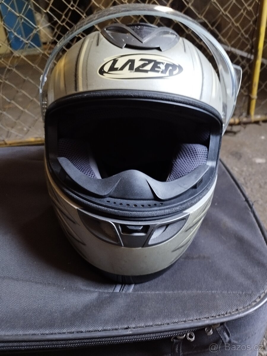 Překlopná přilba Shark - 11