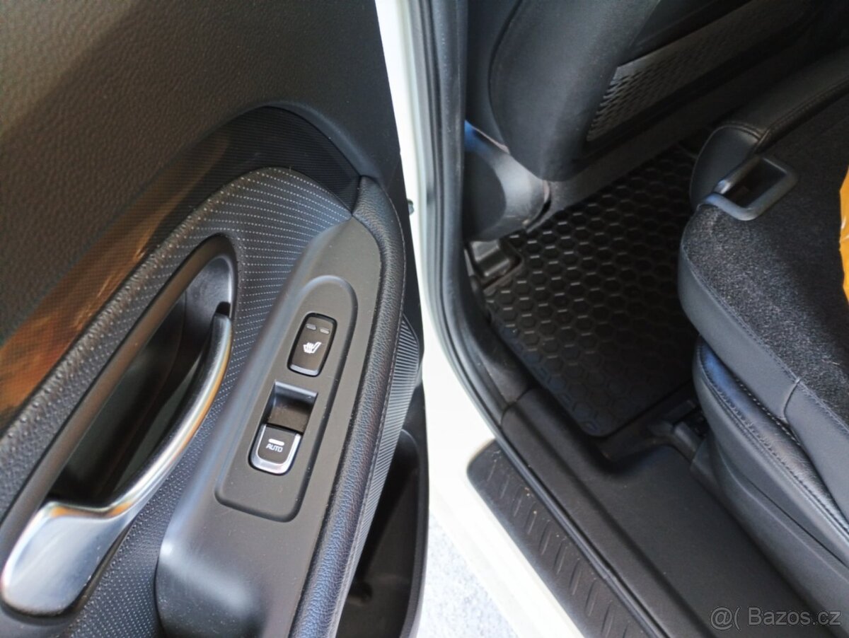 Kia Carens 7 MÍST - 11