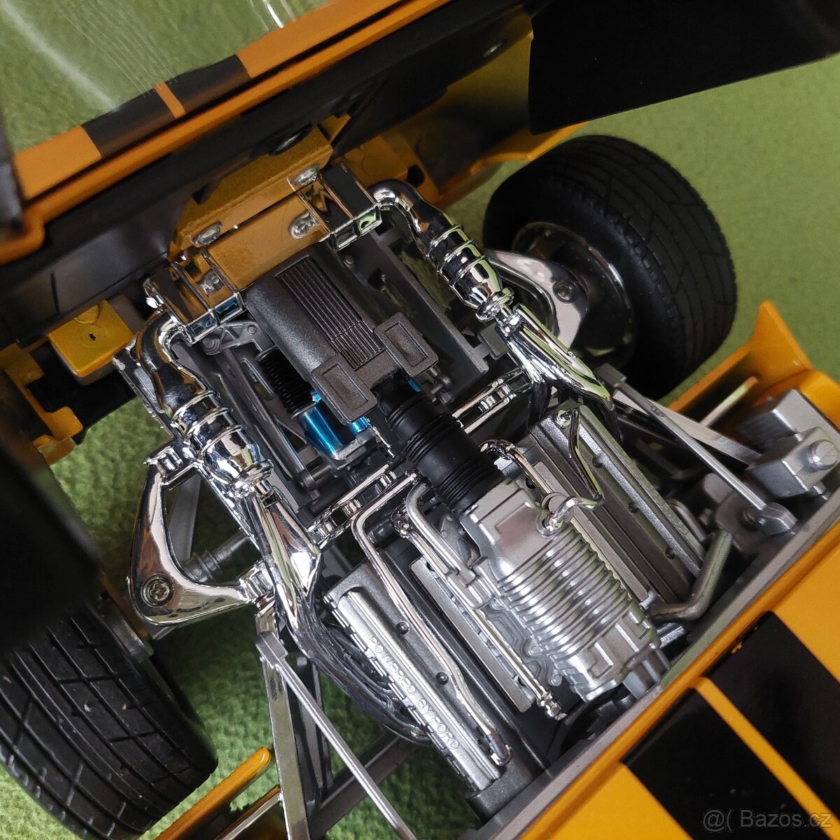 Ford GT 2004 1:12 - 11