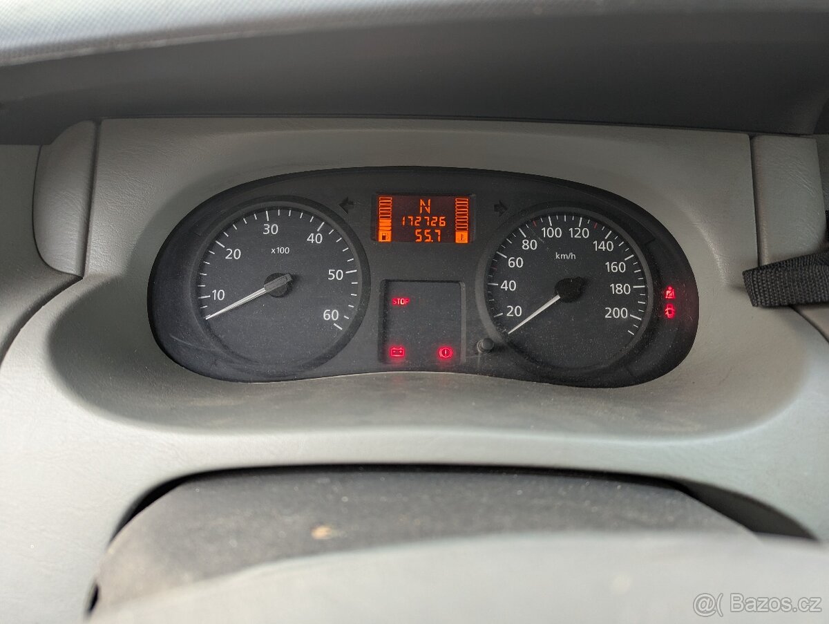 Renault Trafic 2.5 dCi - 11
