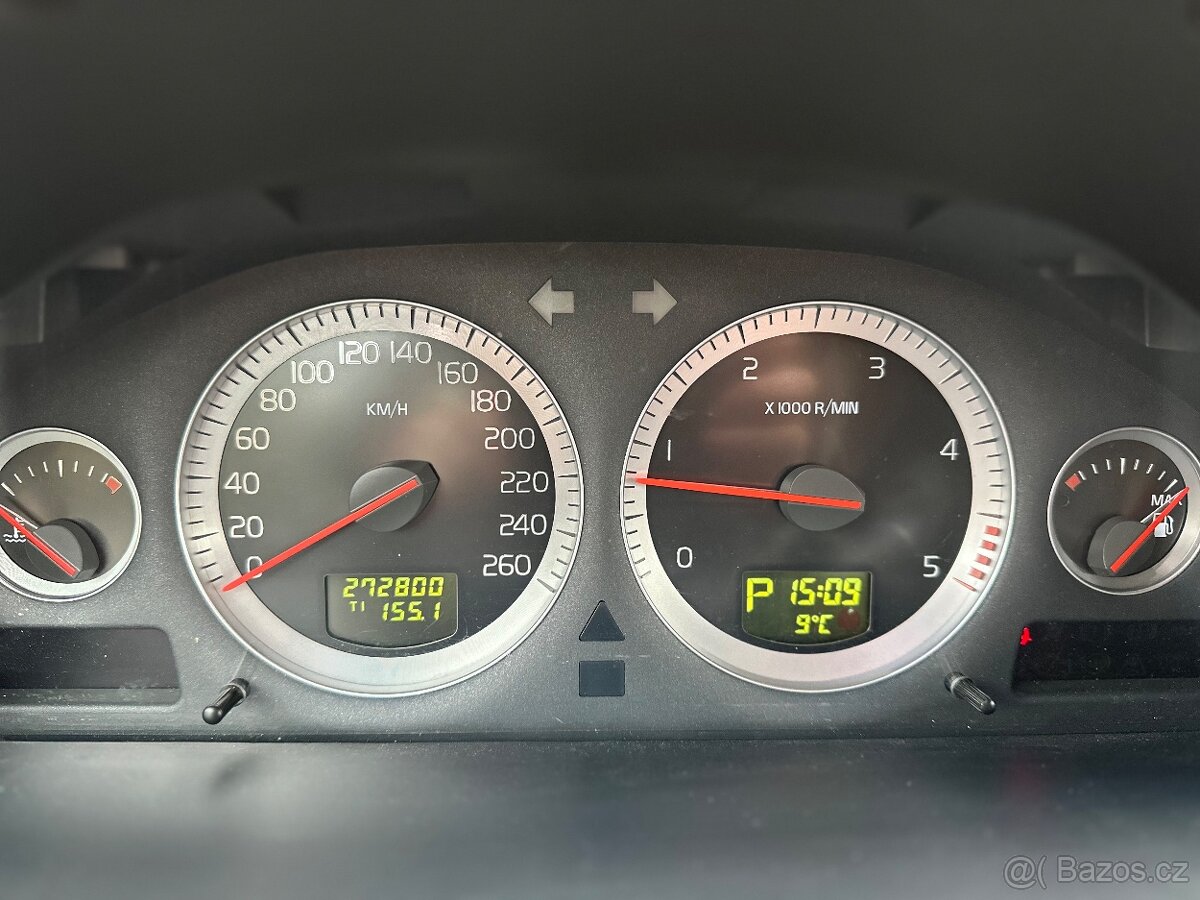 Volvo XC90 2,4 D5 AWD CZ 7 míst DPH - 11