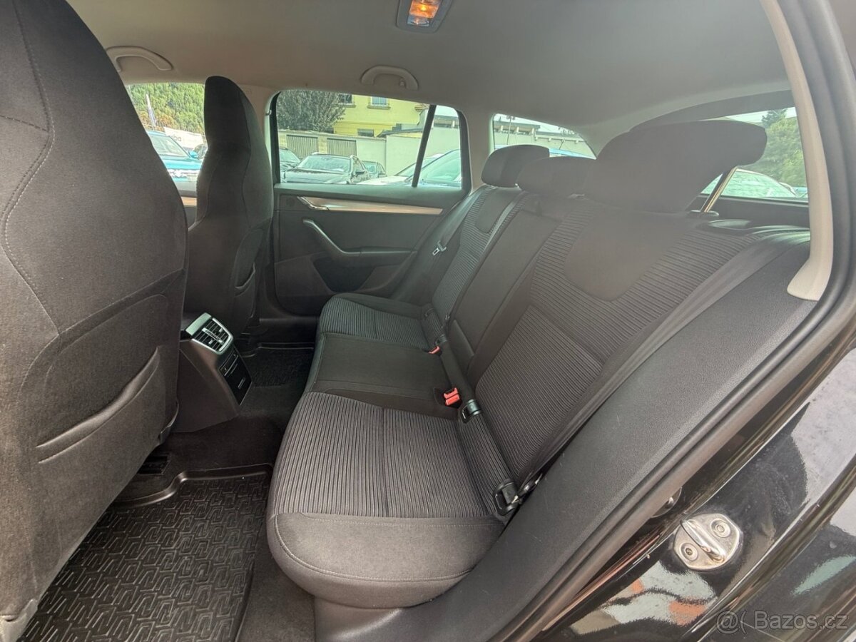 Škoda Octavia III 2.0 TDI DSG Kombi - Top interiér - 11