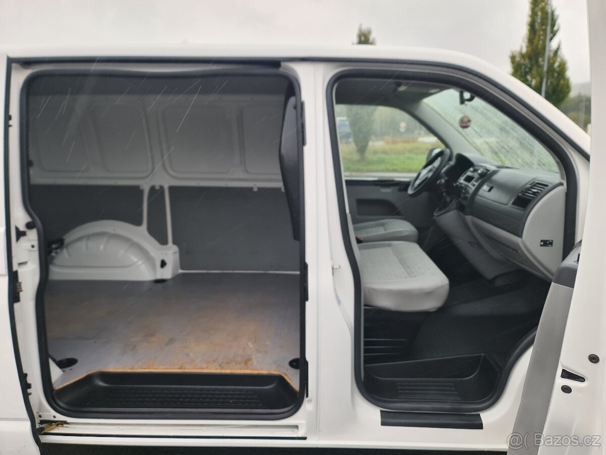 VW TRANSPORTER T5 2.0 TDi 62-KW 3-MÍSTA 129TKM TOP - 11