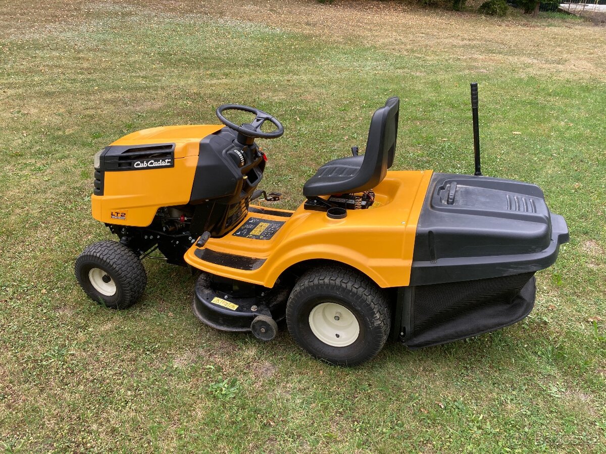 Prodám traktůrek Cub Cadet LT2 - 11