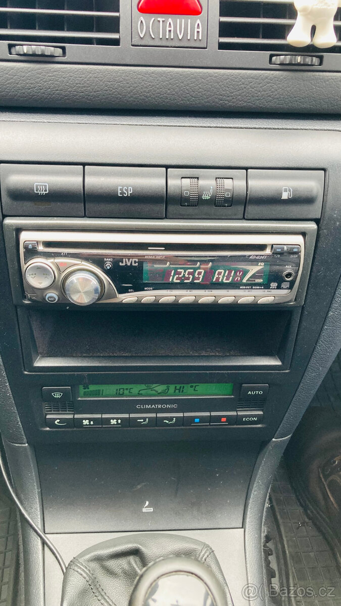 Škoda Octavia I combi, 2.0 MPI (85kW) - 11