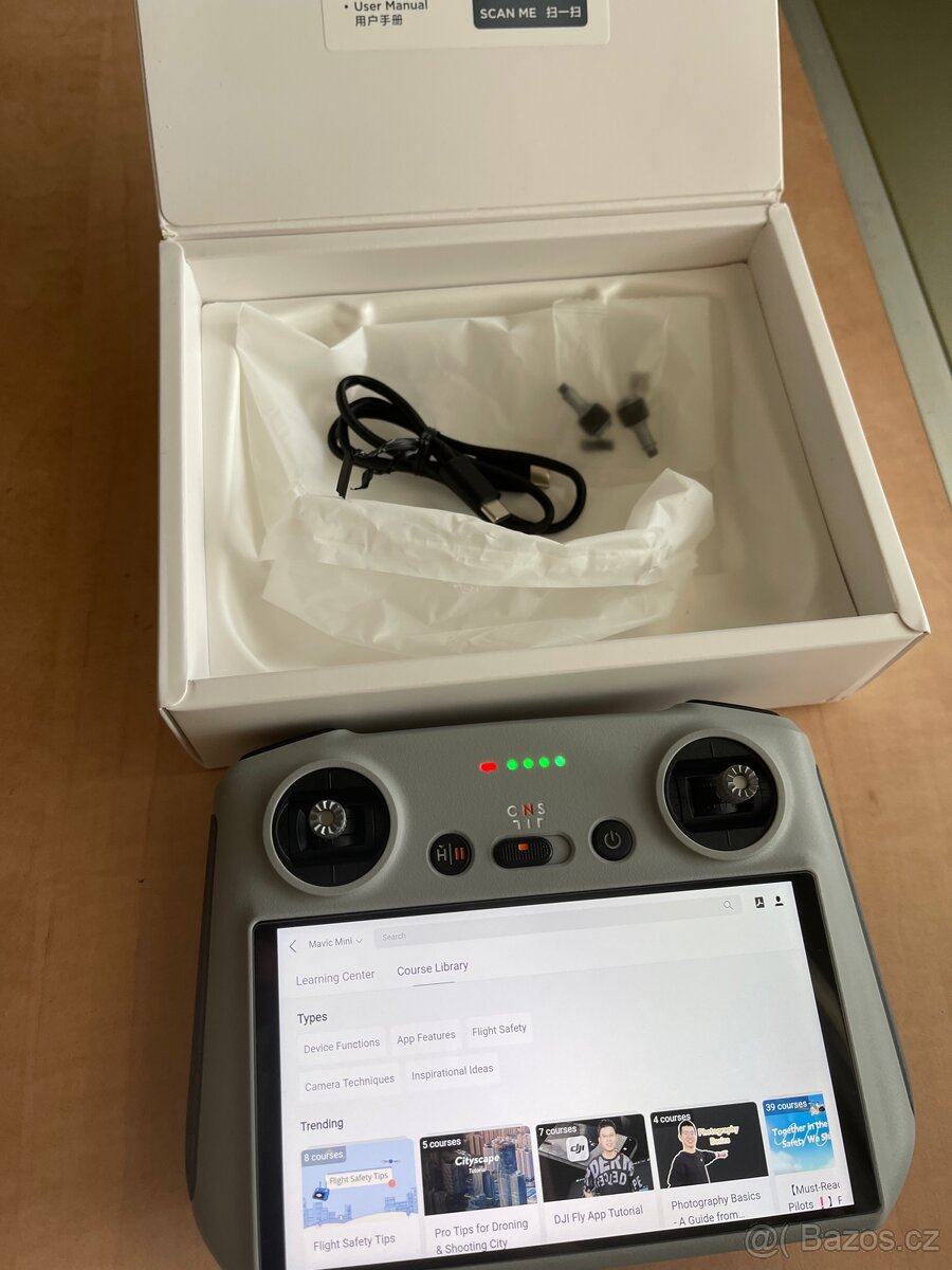Ovladač DJI RC. - 11