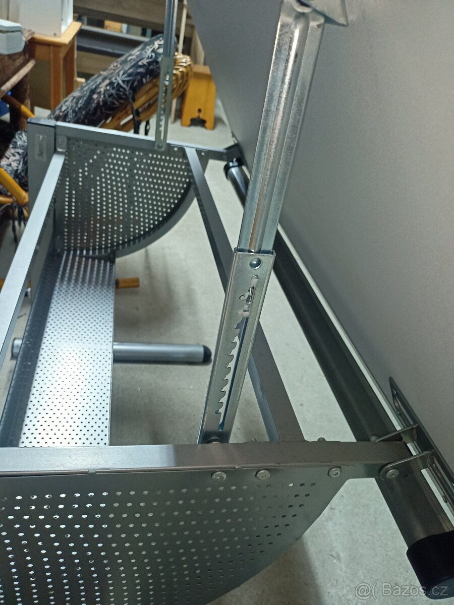 Prodám hezký psací polohovací stůl - 11