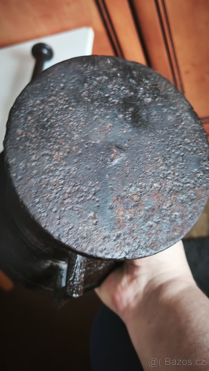 4 + starožitný litinový hmoždíř. - 11