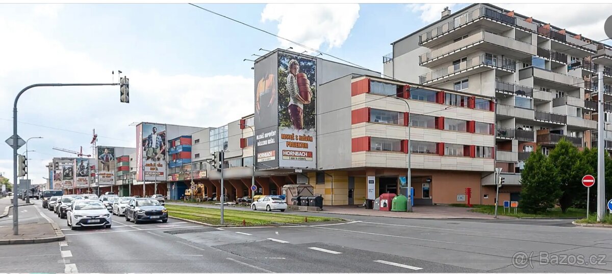 GARÁŽOVÉ STÁNÍ v objektu Nová Harfa Poděbradská 777/9 - 11