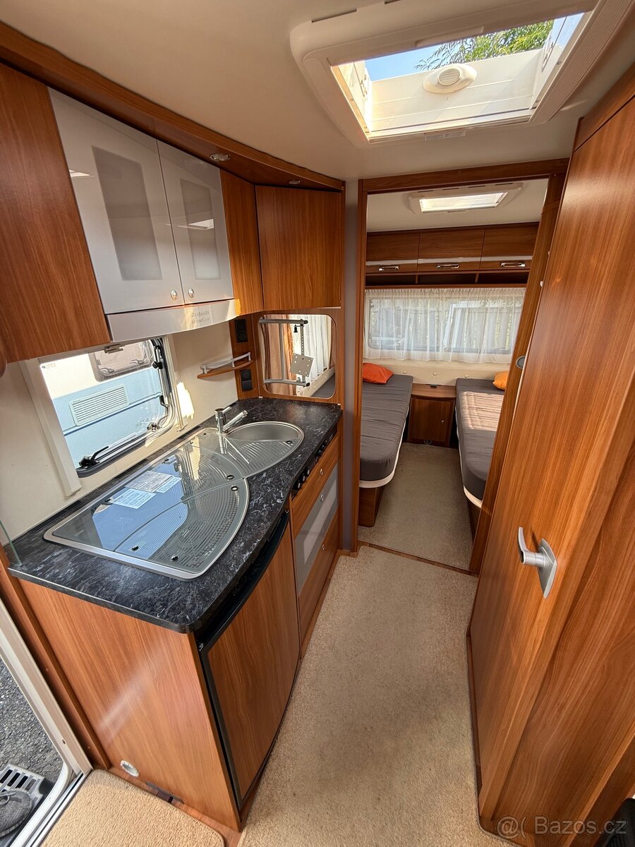 Dethleffs Nomad - předstan, sprcha - 11